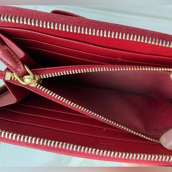 PRADA WALLET POUCHETTE
